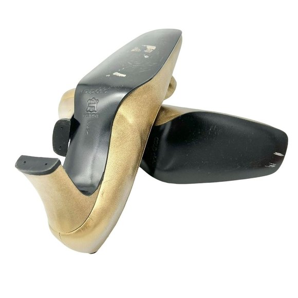 Coup d'etat Pumps 8 Gold 2.5 inch Heel Bow Flower Embellishment - Picture 5 of 8